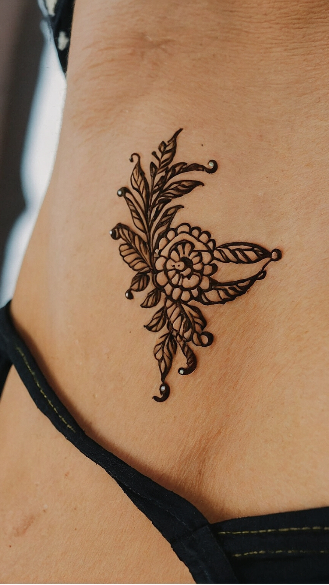 Summer Dreamcatcher: Enchanting Henna Design