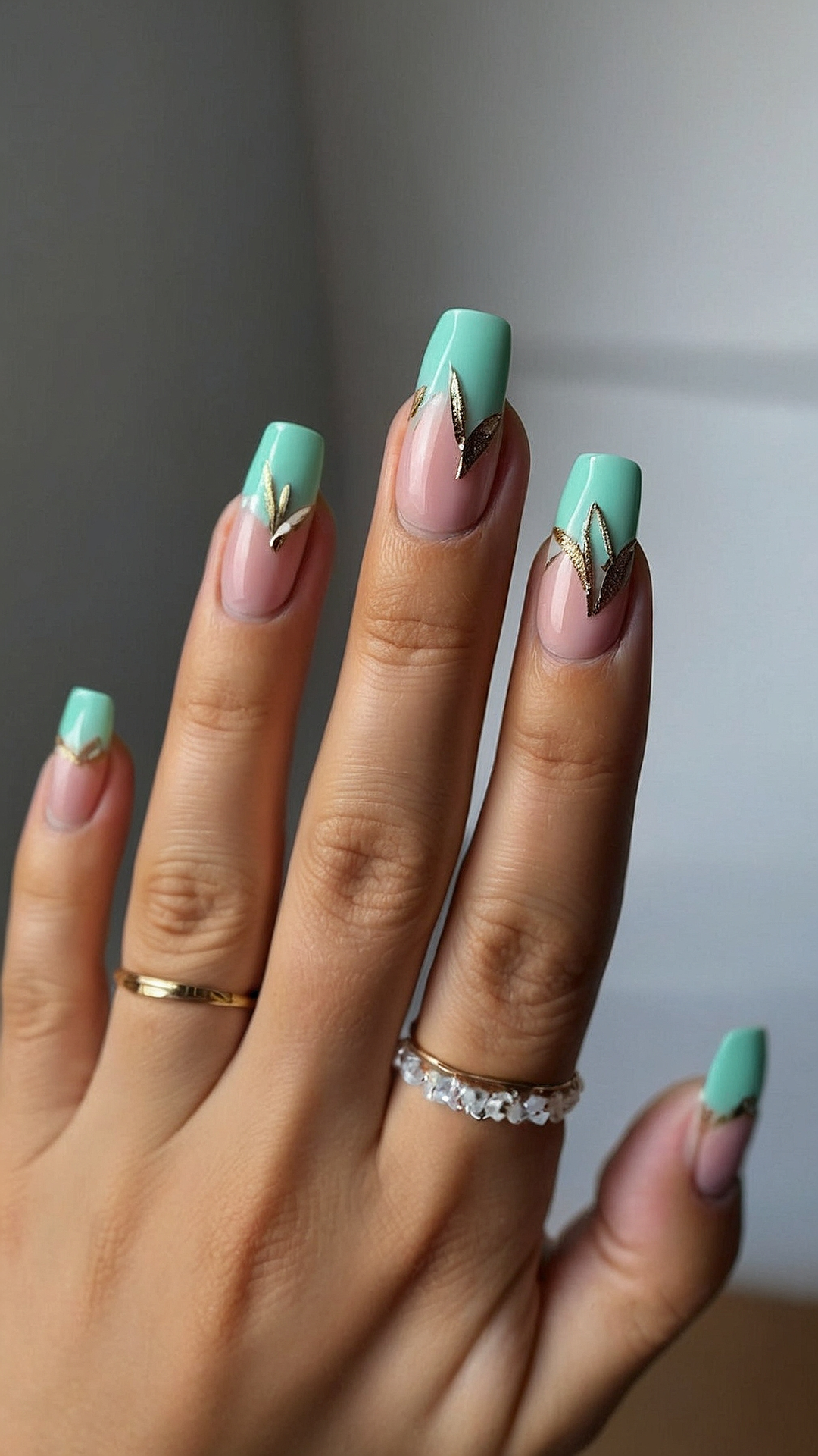 Sparkling Sands: Luxe Nails for Summer 2024